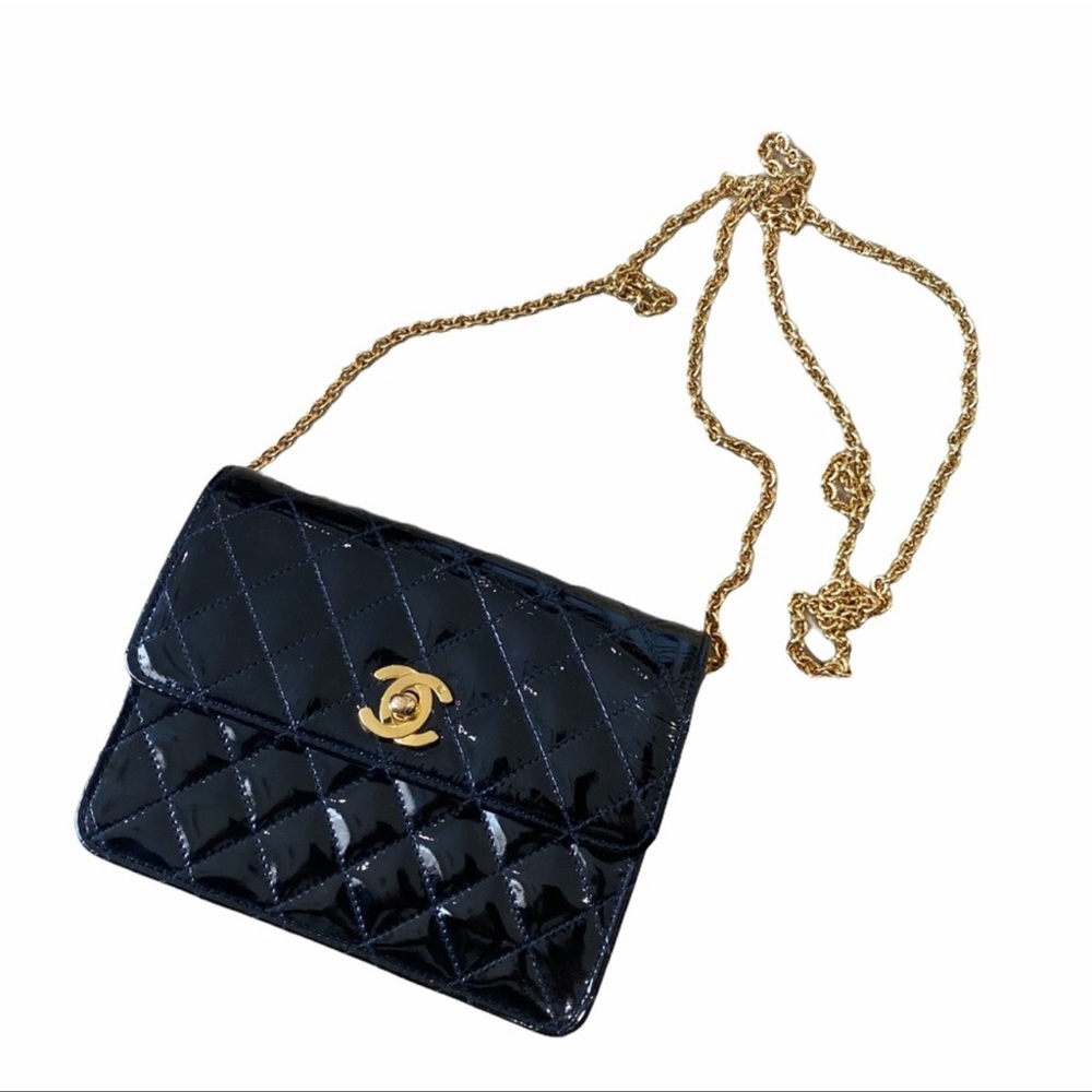 Chanel vintage patent leather quilted cc flat bag